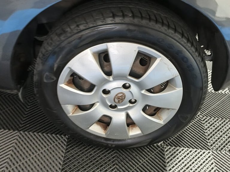 2009 Toyota Yaris VVT-i TR Hatchback Petrol Manual