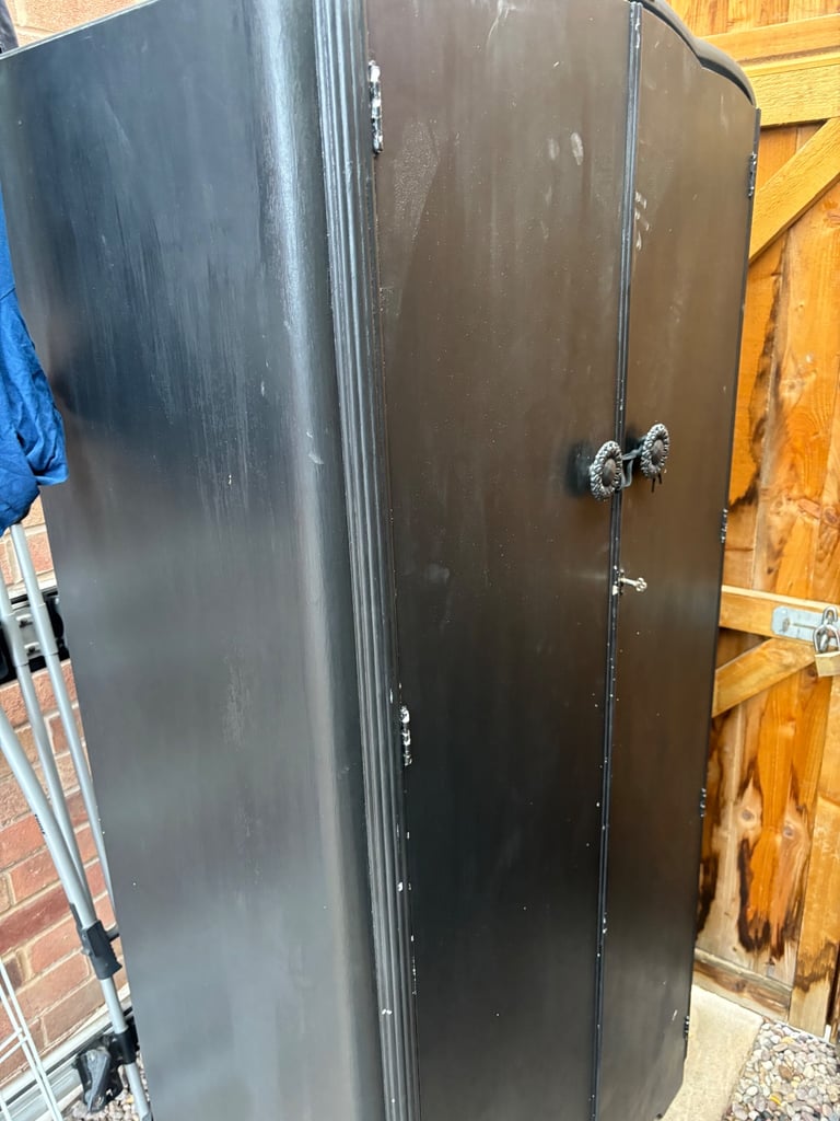 Wardrobe 