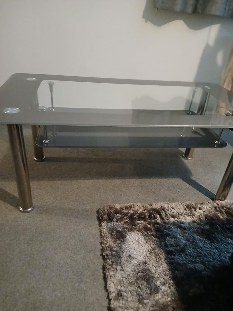 talian grey/glass/chrome large coffee table built up ready