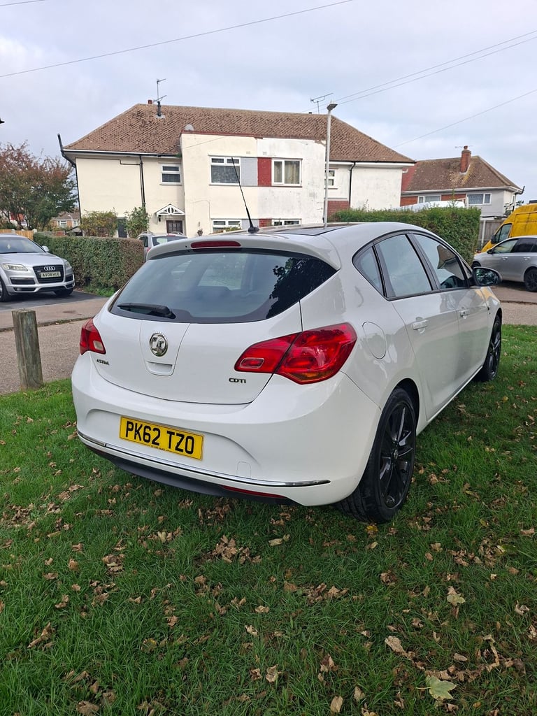 Vauxhall, ASTRA, Hatchback, 2012, Manual, 1686 (cc), 5 doors