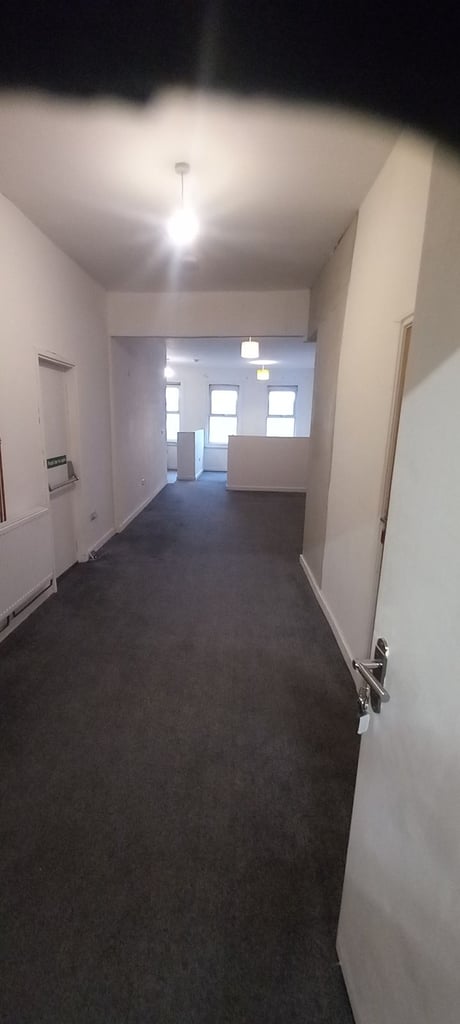 **LET BY**HIGH SPEC**1 BEDROOM**FLAT 1**4-6 WATERLOO ROAD**