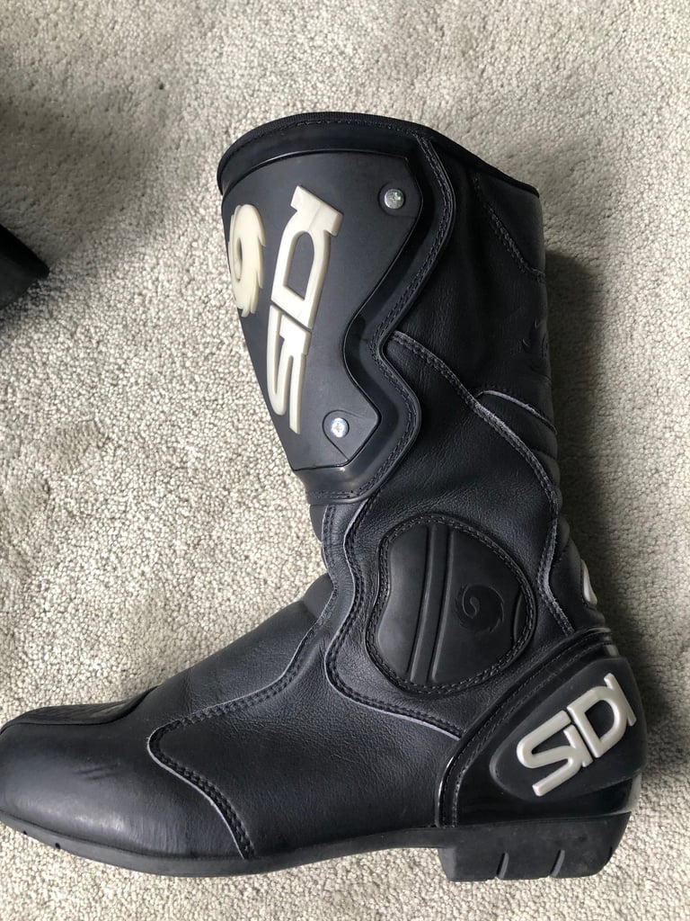 Motorcycle boots sidi size 5.5 worn 3 times