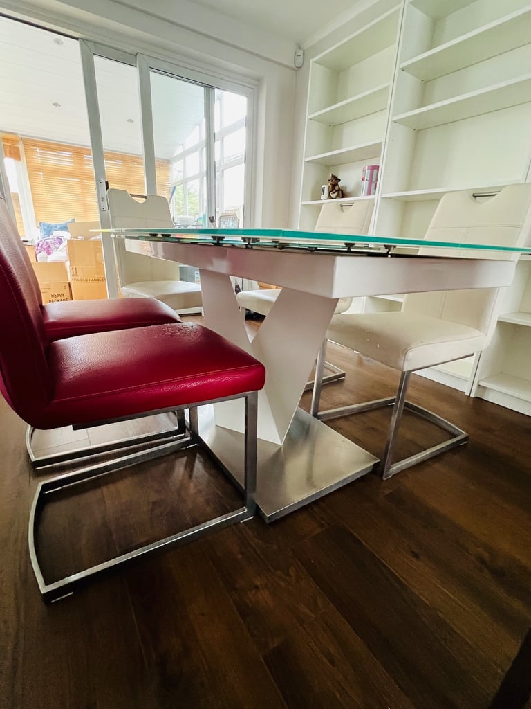 Fishpools Panama Extending Dining Table – Modern Glass Top 