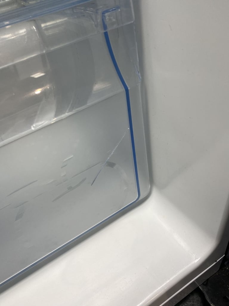 Hisense PureFlat RS694N4TFF American Fridge Freezer