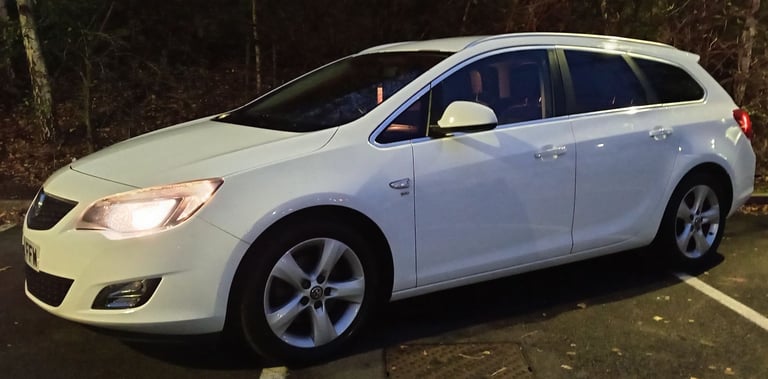 Vauxhall, ASTRA, Estate, 2012, Auto, Automatic, 1956 (cc), 5 doors, 2 Keys