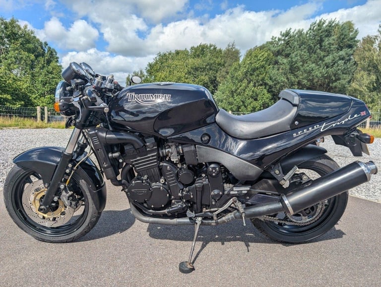TRIUMPH SPEED TRIPLE 750
