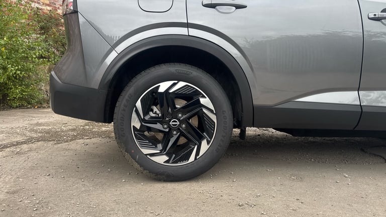 2025 Nissan Qashqai 1.3 DiG-T MH N-Connecta [Glass Roof] 5dr Petrol Hatchback Hatchback Petrol Ma...