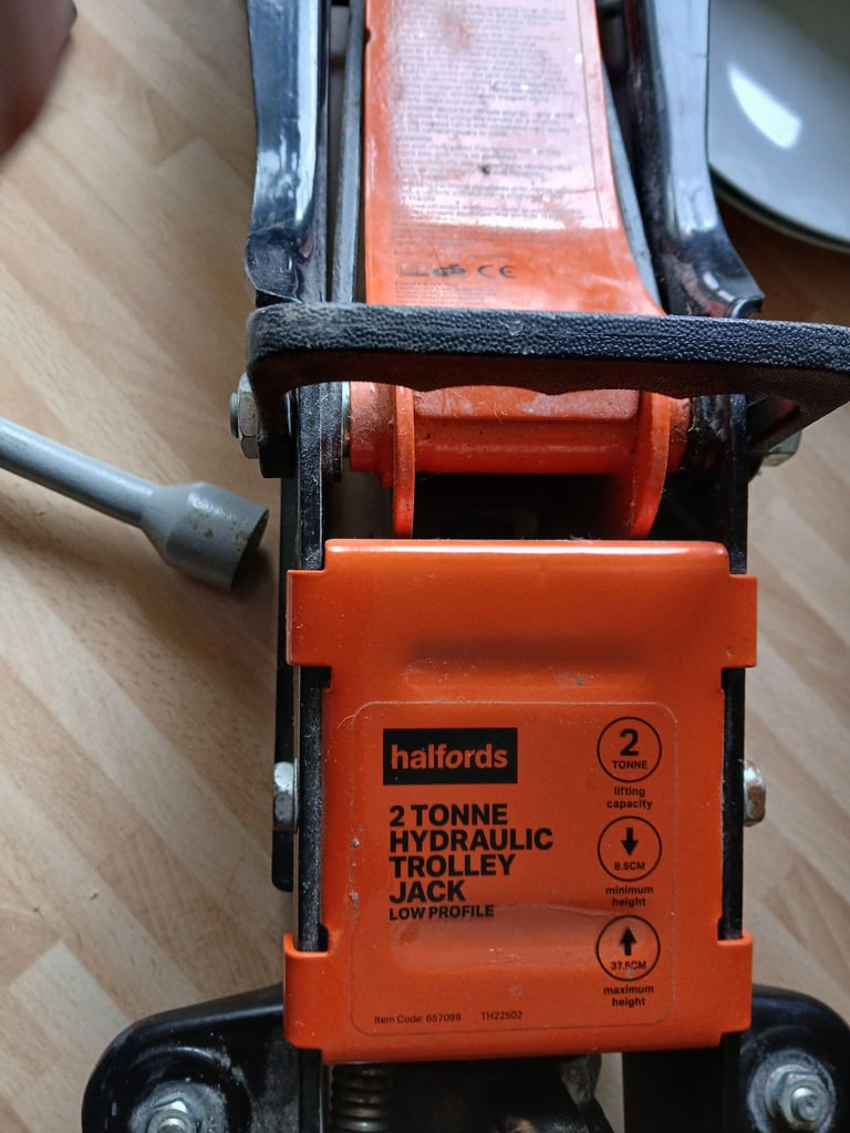 Halford 2 tonne low profile jack