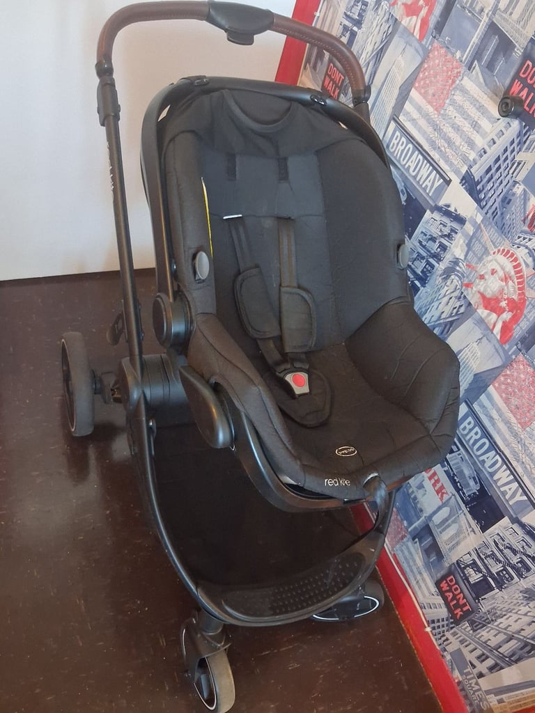 Baby seat with wheels 