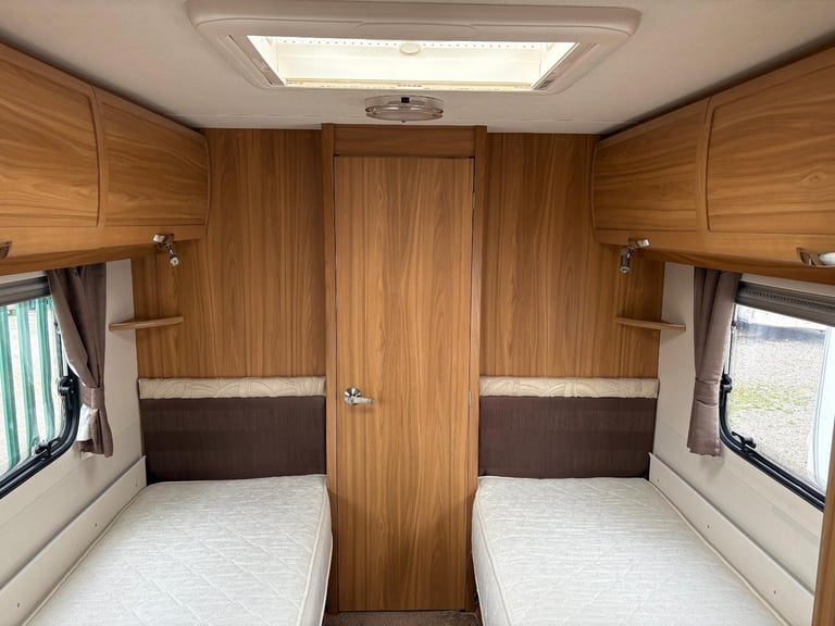 LUNAR CLUBMAN SB- FIXED SINGLE BEDS + END WASHROOM + MOTORMOVER