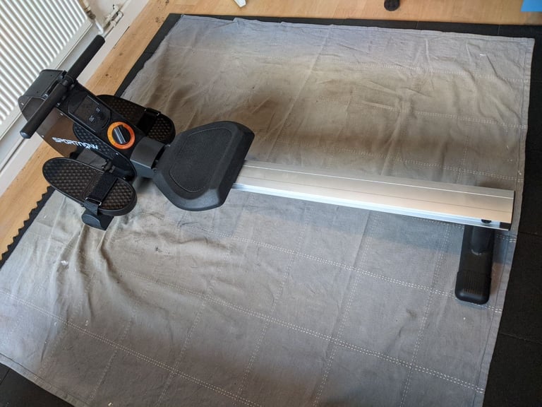 Magnetic rowing machine 
