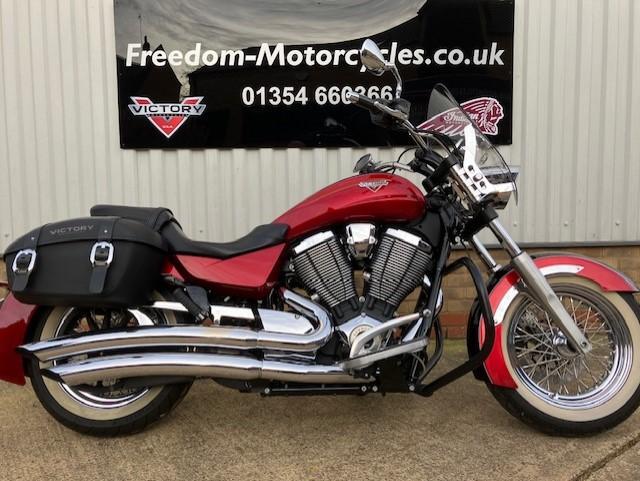 image for 2013 Victory Boardwalk, 1731cc..two tone.10338 miles..history..panniers, screen.