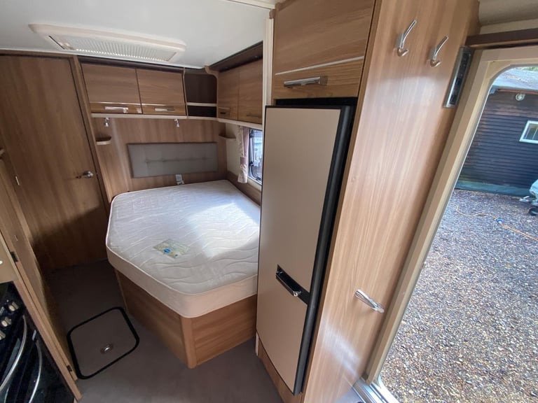 BAILEY UNICORN VALENCIA - 2015 - FIXED BED - 4 BERTH - MOVER - PRISTINE 