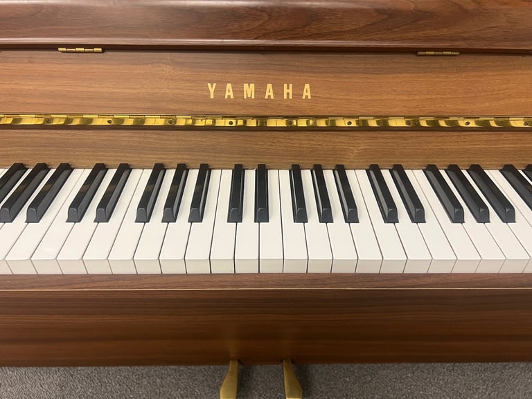 🎵🎹 STUNNING YAMAHA E108 **TUNED/SERVICED/WARRANTY AND FREE DELIVERY**🎹🎵