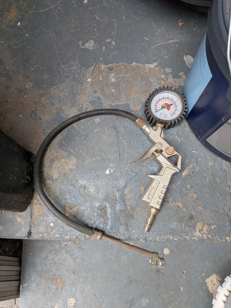 50ltr aor compressor with tyre and spray gun