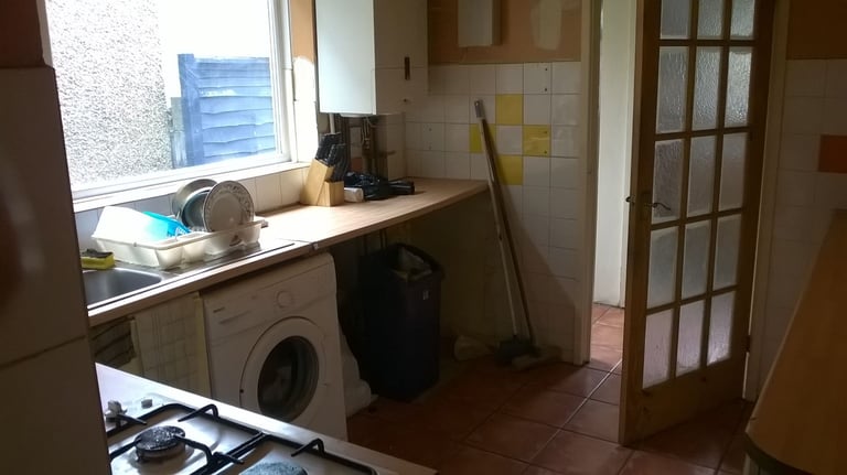 Double room to let rent  in central Swindon town home