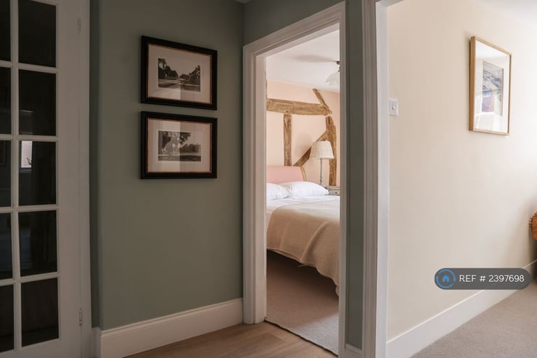 3 bedroom flat in High Street, Harpenden, AL5 (3 bed) (#2397698)