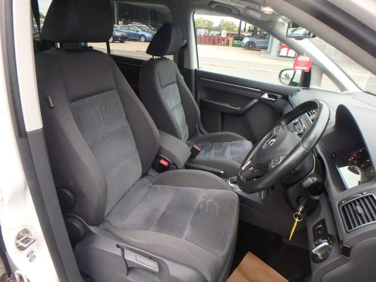 2011 Volkswagen Touran 1.4 Tsi Automatic Dsg 7 Seater Highline  Automatic