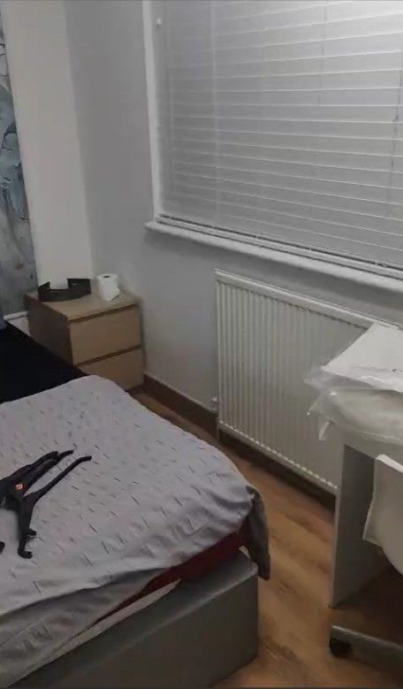Double Room to Rent in Warbank Crescent, Croydon CR0. Only for singles. Bills included.