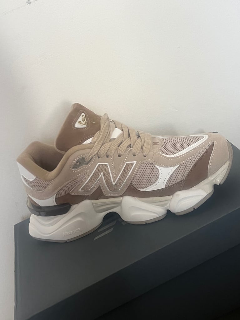 New balance sports shoes 