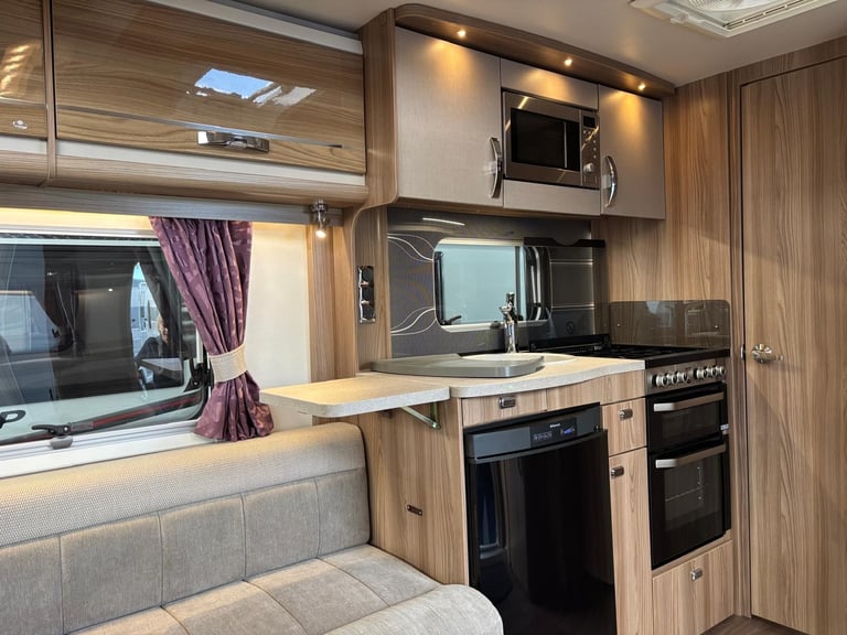 2017 Swift Challenger Hi-Style 560 Rear Island Fixed Bed 12 Months Warranty