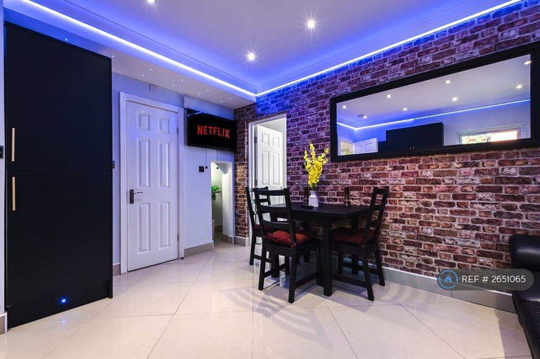 2 bedroom flat in Addington Road, Reading, RG1 (2 bed) (#2651065)