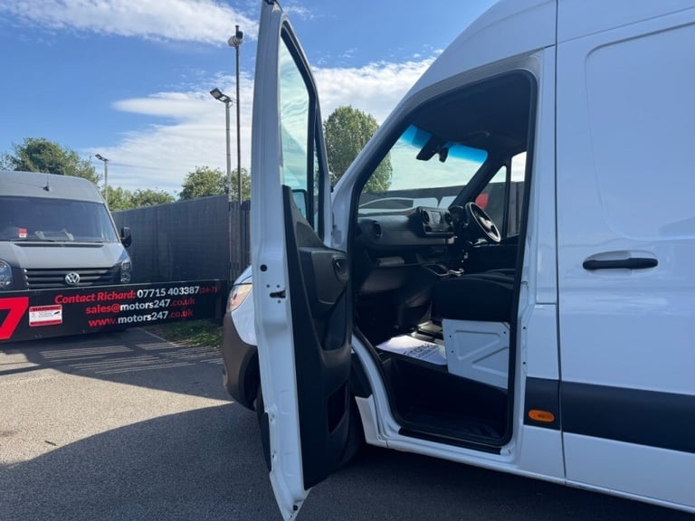 Mercedes-Benz Sprinter 3.5t H2 L2 Progressive Van++1 OWNER++CRUISE++REV
