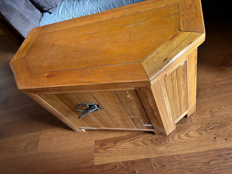 Corner tv unit 