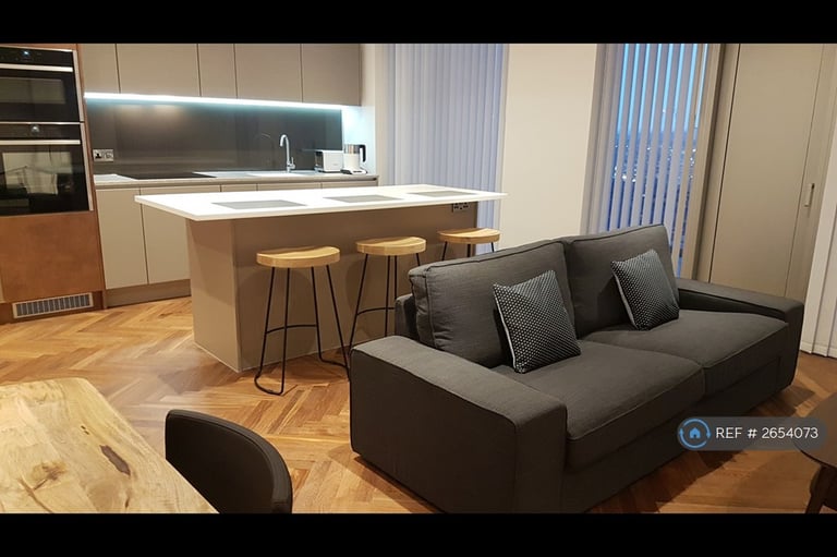 2 bedroom flat in South Tower, Manchester, M15 (2 bed) (#2654073)