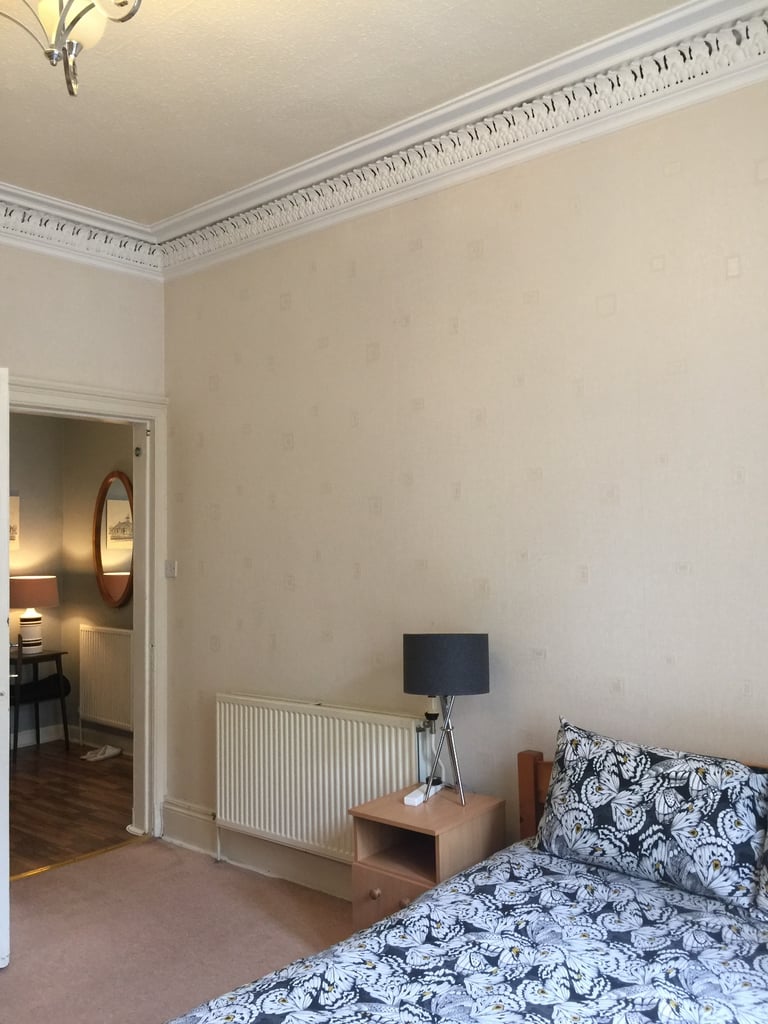  Spacious 3-Bed Flat in Dalry – Quiet Location, Excellent Transport Links