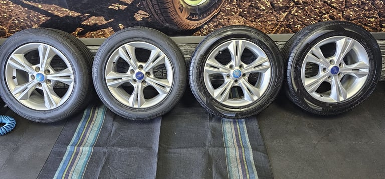 Ford Genuine 16 alloy wheels + 4 x tyres 215 55 16 Roadstone