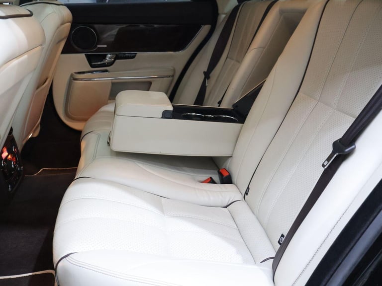 2010 Jaguar XJ 3.0d V6 Portfolio 4dr Auto SALOON DIESEL Automatic