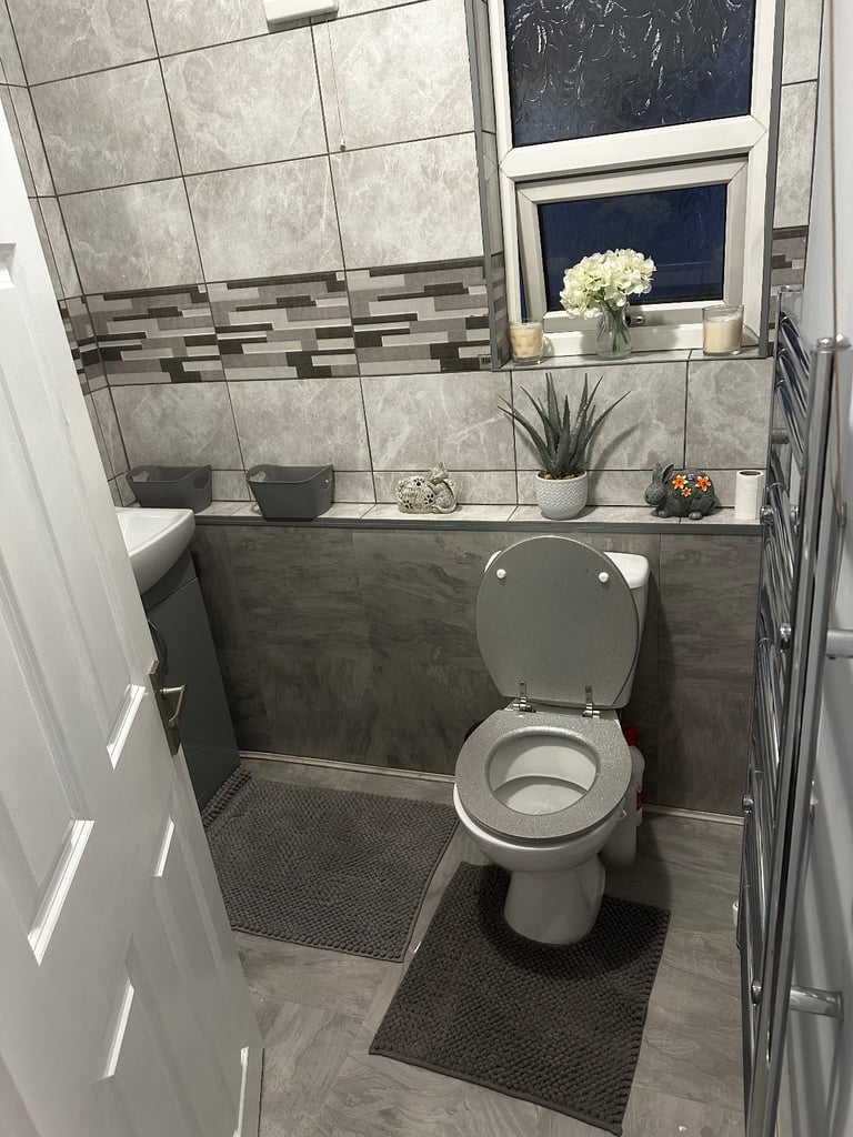 Large bedroom to rent 
