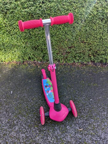 Peppa pig scooter sales smyths