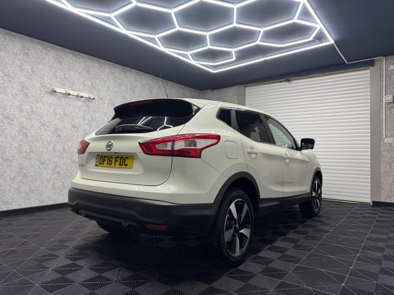 2016 Nissan Qashqai 1.2 DIG-T N-Connecta XTRON 2WD Euro 6 (s/s) 5dr HATCHBACK Petrol Automatic