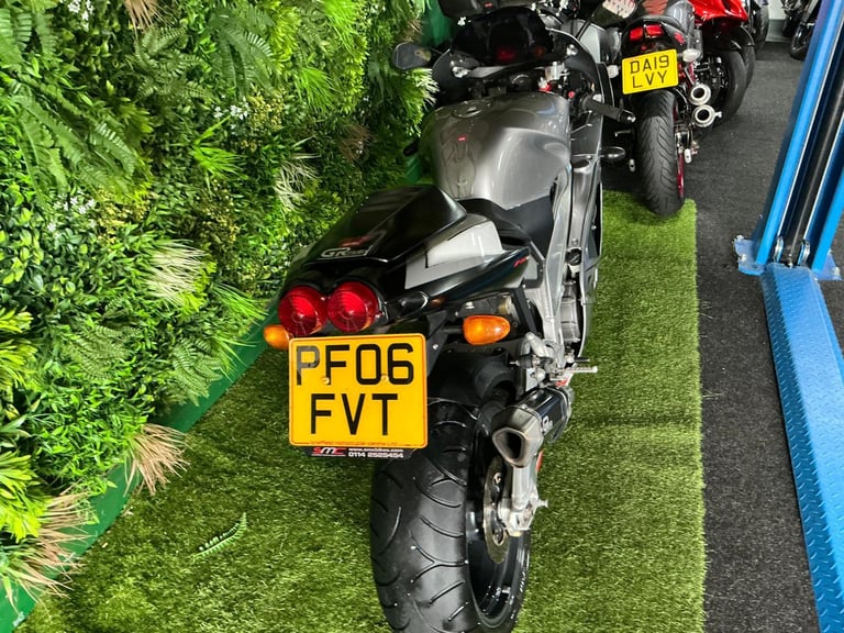 Aprilia RSV 1000 free delivery 