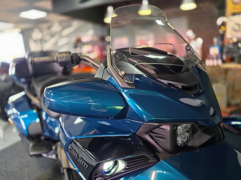 2024 CAN-AM SPYDER F3 LIMITED TRIKE 1330CC SEMI AUTO 2,200 MILE'S 