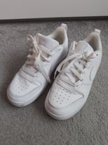 White nike trainers hardly worn size 4