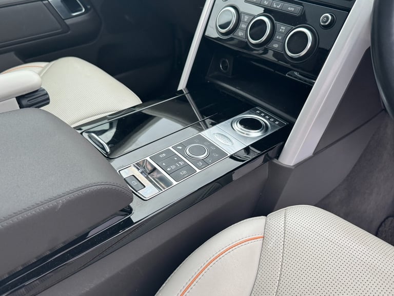 2019 Land Rover Discovery 2.0 SD4 HSE SUV 5dr Diesel Auto 4WD Euro 6 (s/s) (240 ps) ESTATE Diesel...