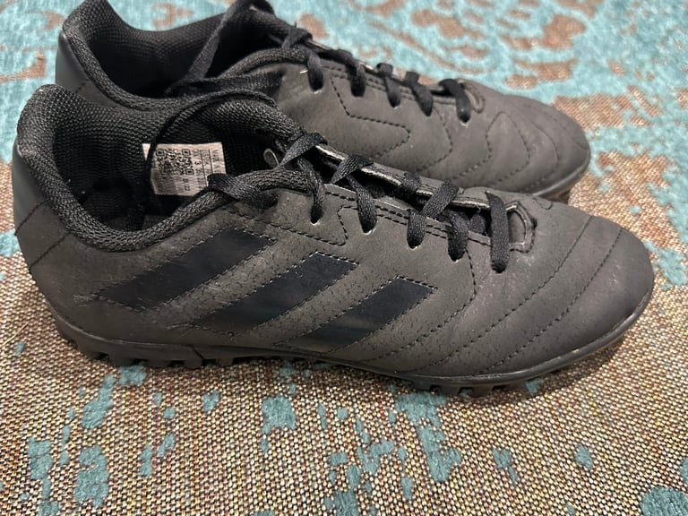 Junior Addidas football astroturf boots UK size 3