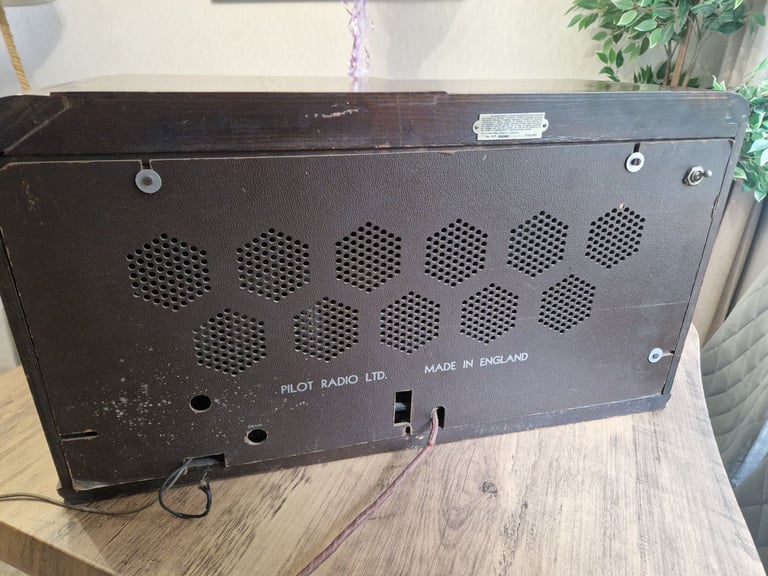 1930's Pilot U-475 Vintage valve radio