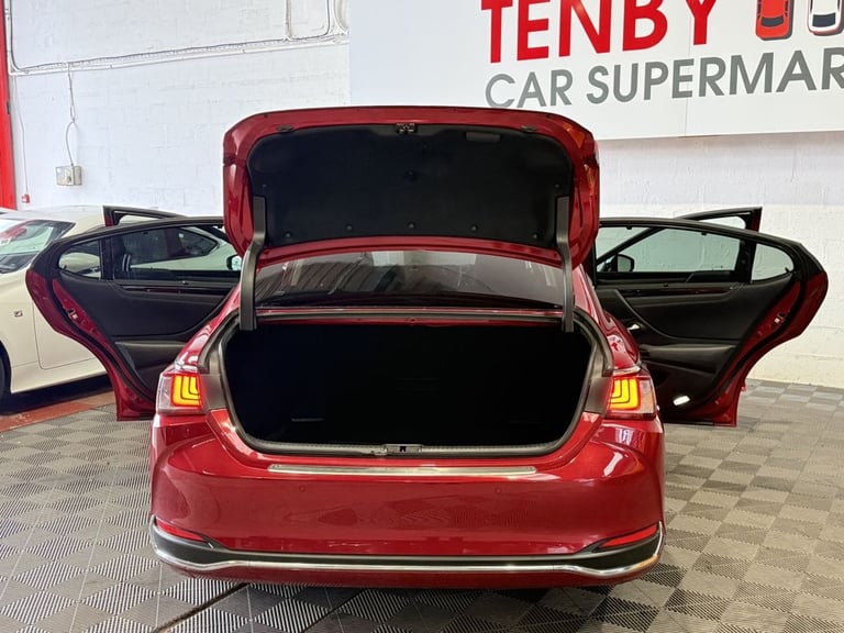 2019 Lexus ES 2.5 300h Saloon 4dr Petrol Hybrid E-CVT Euro 6 (s/s) (218 ps) Saloon PETROL/ELECTRI...