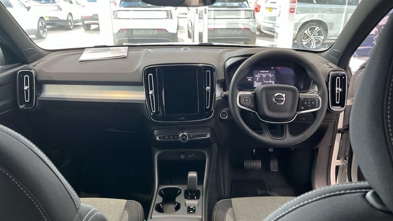2025 Volvo XC40 Core, B3 Mild hybrid, Petrol ESTATE Petrol/Electric Hybrid Automatic