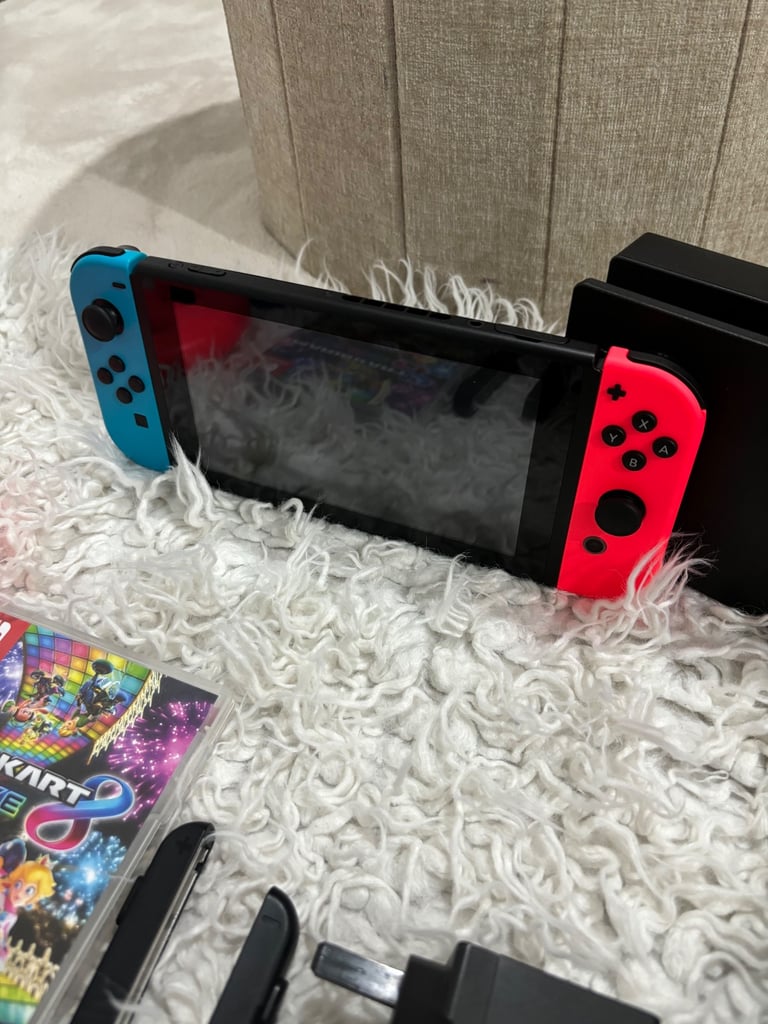 Nintendo Switch V2 + Mariokart