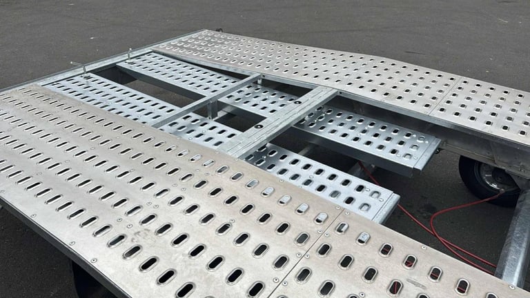 BRAND NEW 4M x 2,1M TWIN AXLE JUPITER CAR TRANSPORTER BEAVERTAIL 2700KG