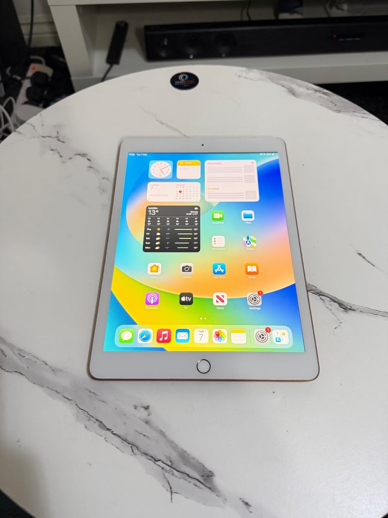 Like New Apple Ipad 7 WiFi Rose Gold 128gb Storage inbuilt 