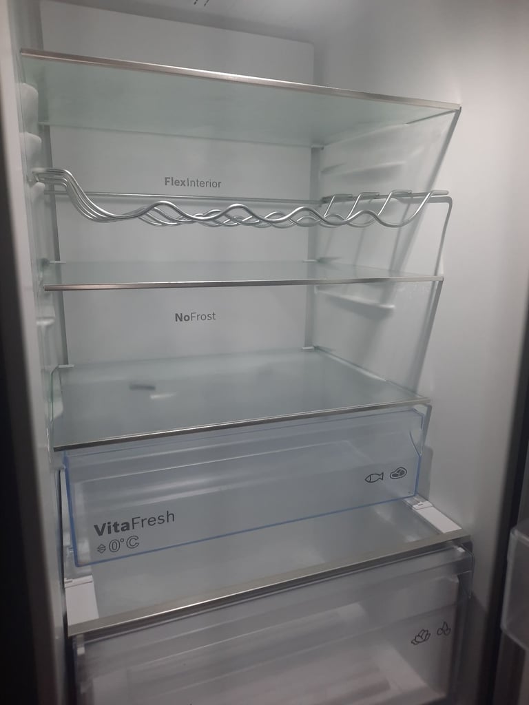 Series 4 KGN362LDFG 70/30 Fridge Freezer