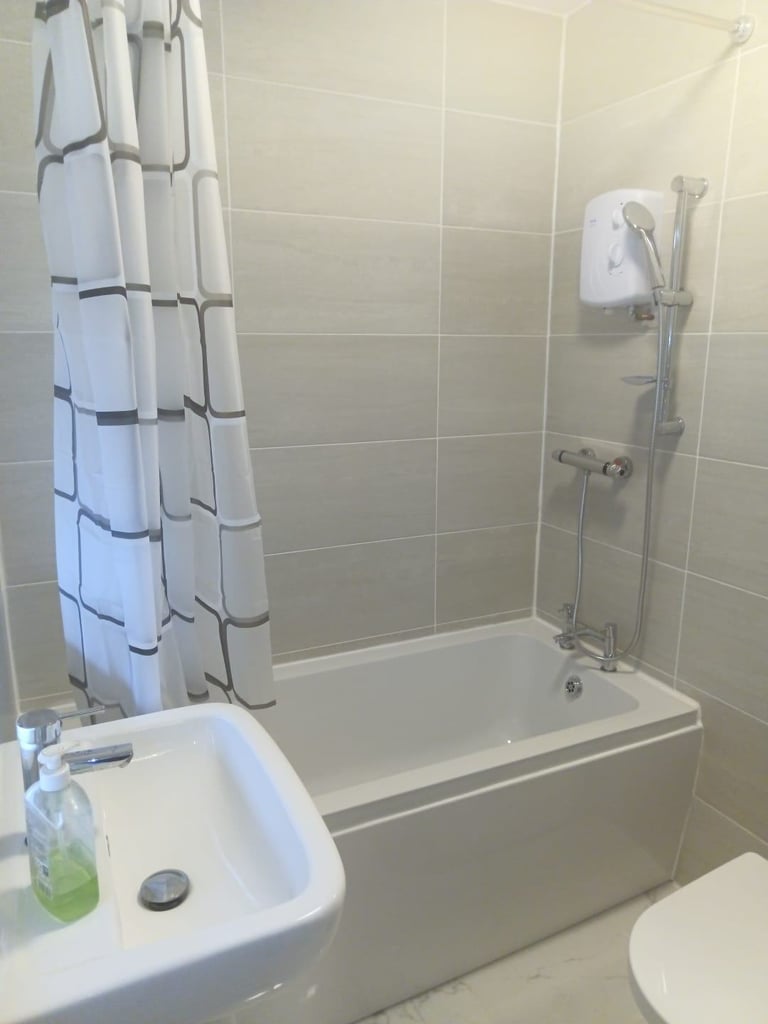 Refurbished 2 bedroom terraced property in Stoke