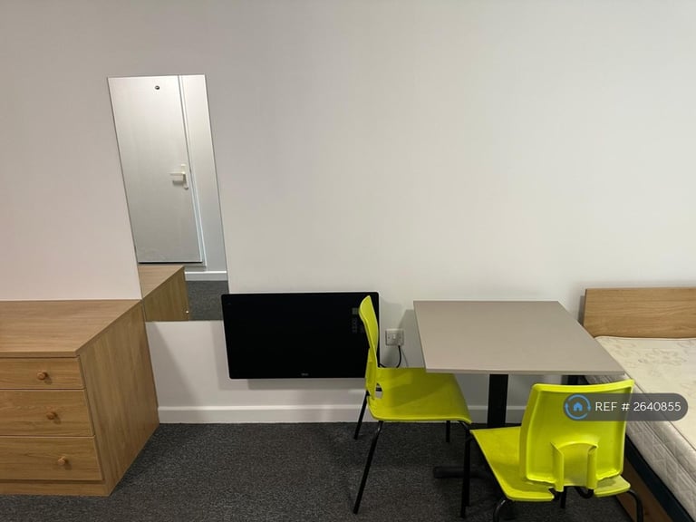 Studio flat in College House, Alum Rock, Birmingham, B8 (#2640855)