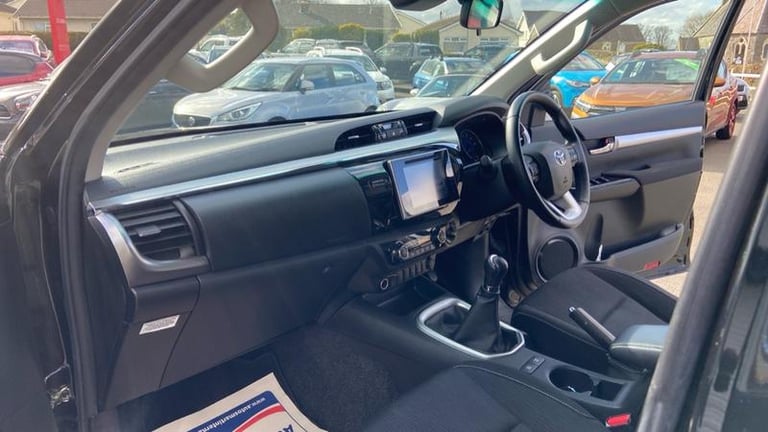 2019 Toyota Hilux 2.4 D-4D Invincible Pickup Double Cab 4dr Diesel Manual 4WD Euro 6 (s/s) (T Pic...